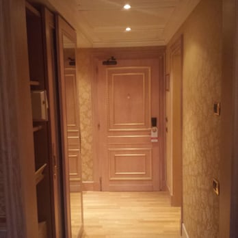 Hotel Splendide Royal - The entrance to the room. - Hotels Near Me - Lugano, TI