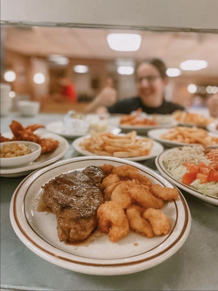 Shelbina family restaurant Logo