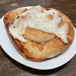 The Camelot Restaurant - Humongous $2 cinnamon roll