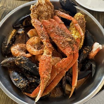 Oceancrat Seafood Boil - a bowl of crab legs and mussels - Seafood Near Me - Ventnor City, New Jersey Oceancrat Seafood Boil - a bowl of crab legs and mussels - Seafood Near Me - Ventnor City, New Jersey