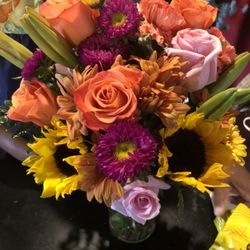 Busy Beez Flower Company - Fresh bouquet of flowers
