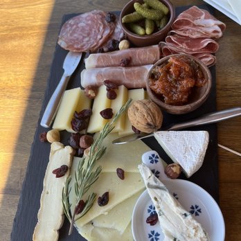 Domaine Divio - Cheese plate - Wine Tasting Room Near Me - Newberg, Oregon