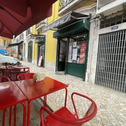 Popular da Bica - Outdoor seating