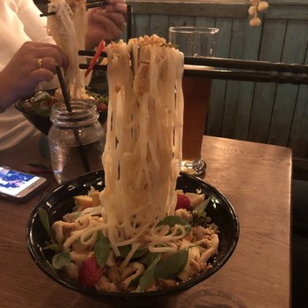 Bami House - Flying curry noodles with chicken - Vietnamese Near Me - Munich, BY
