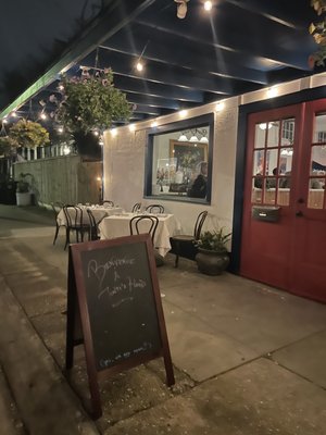 Tonti's Cocktail Bar & Bistro by null