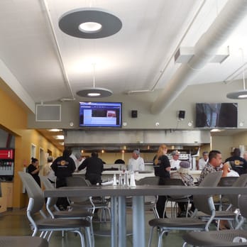 Aromas Restaurant & Cafe - The inside is bright and clean. - American Near Me - Clearlake, California