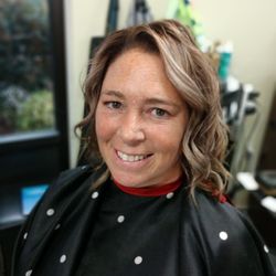 Ain't Ms-B-Haven Salon - Stylist Laurie Lee