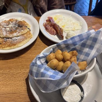 Cracker Barrel Old Country Store - Breakfast & Brunch Near Me - Baraboo, Wisconsin Cracker Barrel Old Country Store - Breakfast & Brunch Near Me - Baraboo, Wisconsin