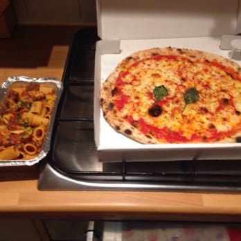 Pizza Euforia - Delivered: Arrabbiata Pollo & Funghi pasta and a Margherita pizza - Italian Near Me - London, XGL Pizza Euforia - Delivered: Arrabbiata Pollo & Funghi pasta and a Margherita pizza - Italian Near Me - London, XGL