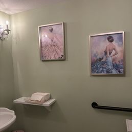 Women's restroom Women's restroom
