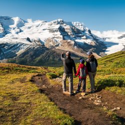 JD&H Travels - Dream Vacations - Rugged beauty awaits in Jasper National Park, Canada! The largest park in the Canadian Rockies, Jasper is a playground for outdoor fun.