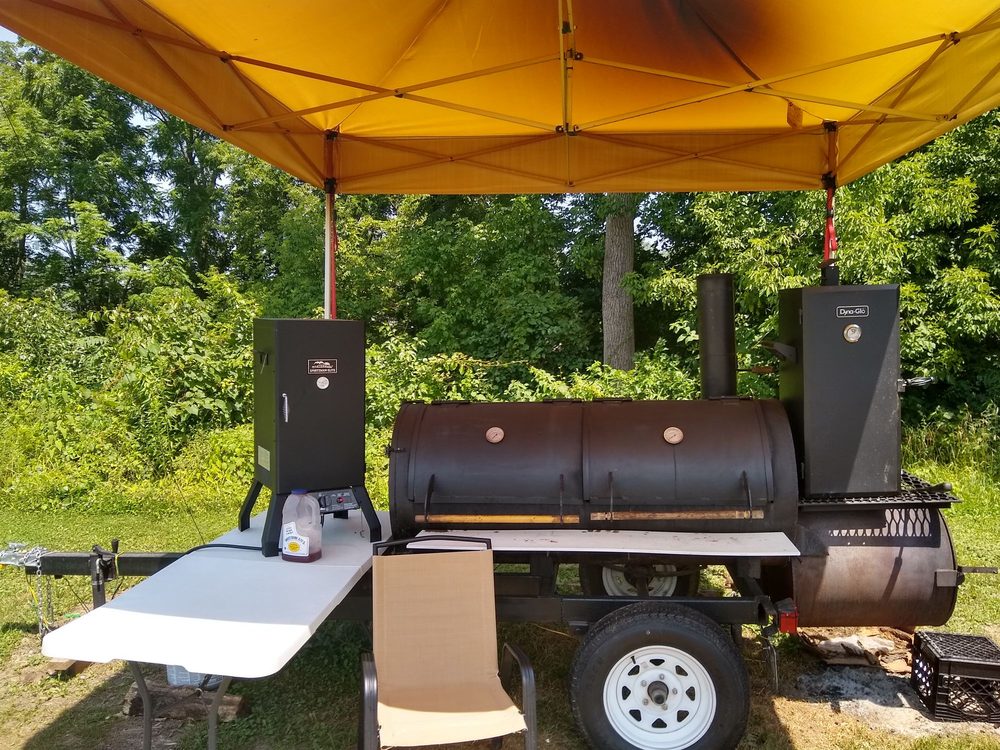 Papa Joe’s Hometown BBQ Logo