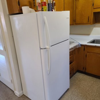 Moving on Forward - Cleaned fridge inside and out - Movers Near Me - Vinton, Virginia