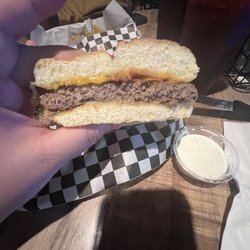 Sporty's Bar - Bacon burger