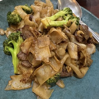 Pad Thai Classic - 94. Pad See Ew with beef - Thai Near Me - Long Beach, California Pad Thai Classic - 94. Pad See Ew with beef - Thai Near Me - Long Beach, California