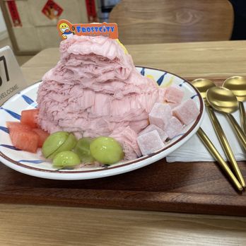 Frostcity - Strawberry & Mango - Shaved Ice Near Me - Aiea, Hawaii