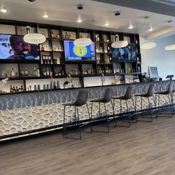 The Boulevard - Nice bar and comfortable booths/tables