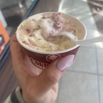 Cold Stone Creamery - Birthday cake with strawberry pecans and yellow cake - Ice Cream & Frozen Yogurt Near Me - North Hills, California Cold Stone Creamery - Birthday cake with strawberry pecans and yellow cake - Ice Cream & Frozen Yogurt Near Me - North Hills, California