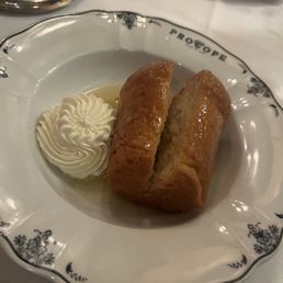 Delicious dessert ( I don't even like desserts) Delicious dessert ( I don't even like desserts)