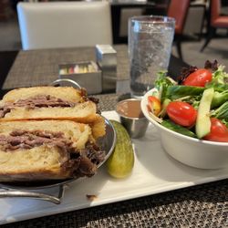 The Dining Room - Steak sandwich no pickled vegetables