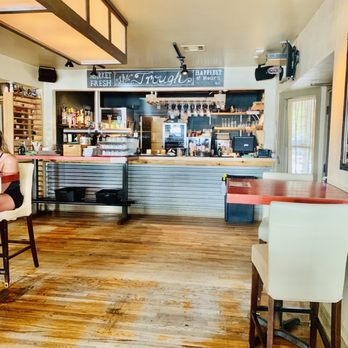 Salty Sow - Bar - American Near Me - Austin, Texas
