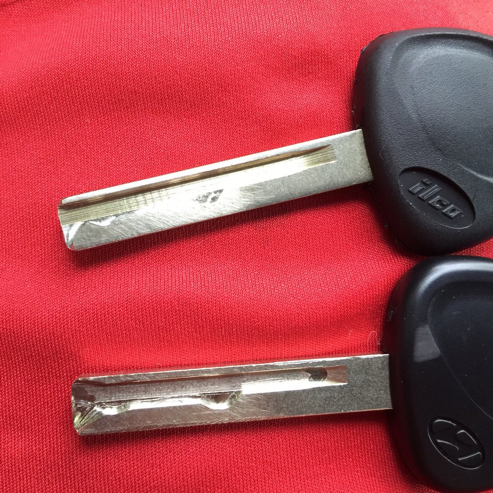 Safeway Locksmith - Too key is key from his shop, bottom key is OEM Hyundai key I had originally brought to have cut by Safeway locksmith. - Keys & Locksmiths Near Me - Valencia, California