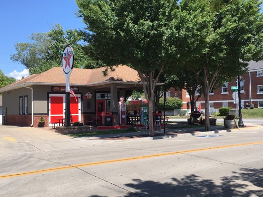 Filling Station BBQ by null