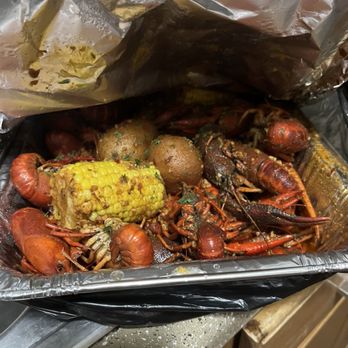 Sammy Crawfish king - 3 lb. Crawfish with 4 pieces of potato and 2 pieces of corn - Seafood Near Me - Baton Rouge, Louisiana Sammy Crawfish king - 3 lb. Crawfish with 4 pieces of potato and 2 pieces of corn - Seafood Near Me - Baton Rouge, Louisiana