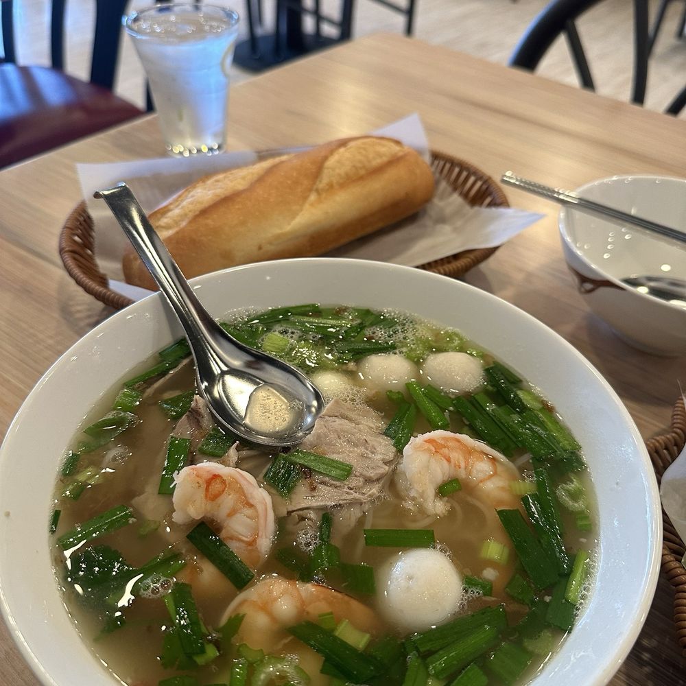 SaiGon Nho - 1. hu tieu + side of bread - Vietnamese Near Me - Fairfield, California SaiGon Nho - 1. hu tieu + side of bread - Vietnamese Near Me - Fairfield, California