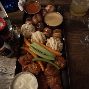Tap Room - Appetizer Sampler - Gastropubs Near Me - Garden City, New York Tap Room - Appetizer Sampler - Gastropubs Near Me - Garden City, New York