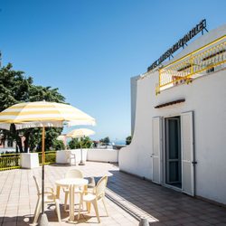 Hotel Internazionale Ischia - All rooms are bright, with balcony or direct access to a large terrace, a private bathroom with bath or shower, TV, phone, ...