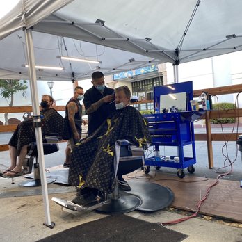 Santa Barbara Barbers - Set up outside, music playing, clean - Barbers Near Me - Santa Barbara, California Santa Barbara Barbers - Set up outside, music playing, clean - Barbers Near Me - Santa Barbara, California
