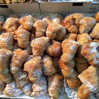 Stretford Mall - Italian Sfogliatelle - crispy flaky horns filled with vanilla, pistachio, chocolate or cappuccino cream - Shopping Centers Near Me - Manchester, XGM