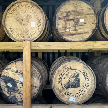 Barrelhouse at Sandy River Distillery - Pizza Near Me - Rice, Virginia