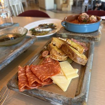 Bottiglia - Mozzarella and Tomato Caprese Mozzarella, Meatballs, antipasti - Italian Near Me - Henderson, Nevada