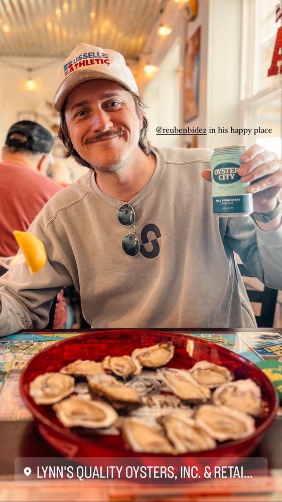 Lynn's Quality Oysters Logo