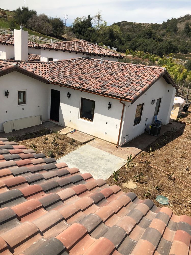 Slide of Jayrods Seamless Gutters