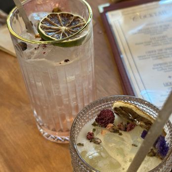 The Club Room - A couple of mocktails, the hidden garden and the spring bouquet - Beer, Wine & Spirits Near Me - Napa, California The Club Room - A couple of mocktails, the hidden garden and the spring bouquet - Beer, Wine & Spirits Near Me - Napa, California