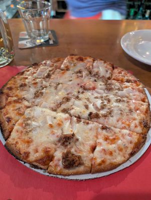 Plank's Cafe & Pizzeria by null