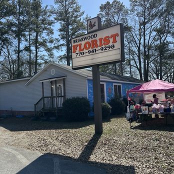 Flowers On The Go - Shop's name shows Briarwood on the sign - Florists Near Me - Austell, Georgia Flowers On The Go - Shop's name shows Briarwood on the sign - Florists Near Me - Austell, Georgia
