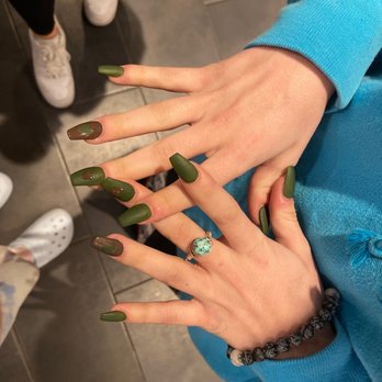 Fabulous Nails and Spa - Nail Salons Near Me - Ann Arbor, Michigan