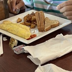 Brick House Eatery - Omelette with vegetables