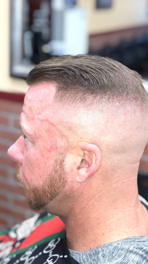 Shaving Groom Barbershop Logo