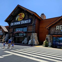 Bass Pro Shops - Exterior