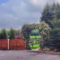 Ivy House - Plenty of space to sit outside overlooking the countryside