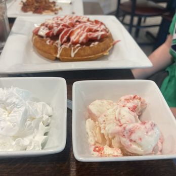 Rise n Dine - American Near Me - Wheeling, Illinois