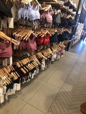 lululemon by null