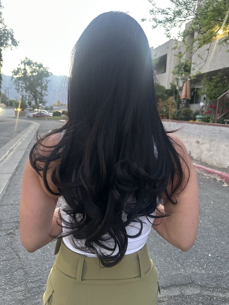 Betty Esparza Hair Salon Logo