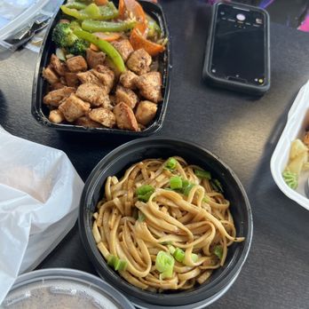 Koto Hibachi - Hibachi Chicken with a side of noodles - Seafood Near Me - Chicago, Illinois Koto Hibachi - Hibachi Chicken with a side of noodles - Seafood Near Me - Chicago, Illinois