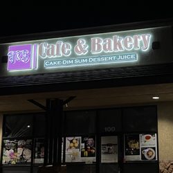 T&5 Cafe Bakery - Outside